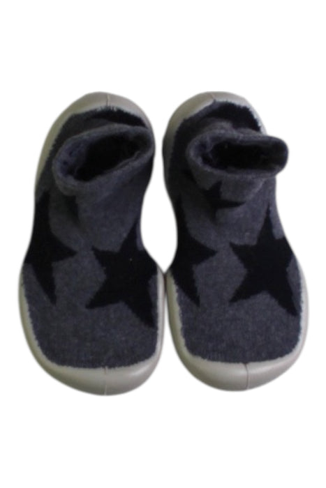 A Grey Slippers from Collegien in size 3T for boy. (Back View)