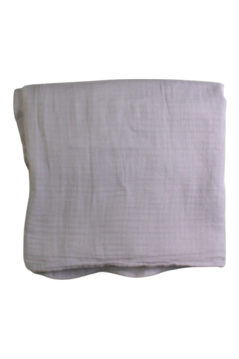 A White Swaddles from Aden & Anais in size O/S for neutral. (Front View)