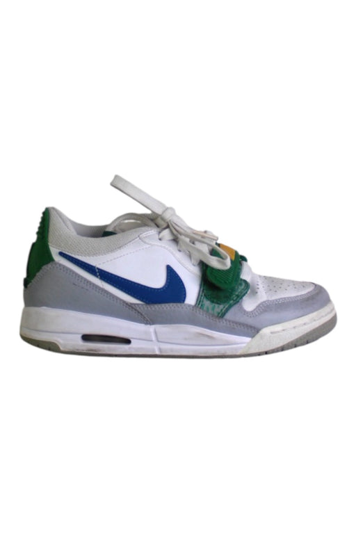 A White Sneakers from Air Jordan in size 11Y for boy. (Front View)