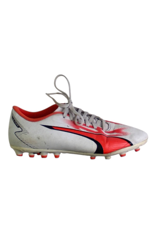 A White Cleats/Soccer Shoes from Puma in size 11Y for neutral. (Front View)