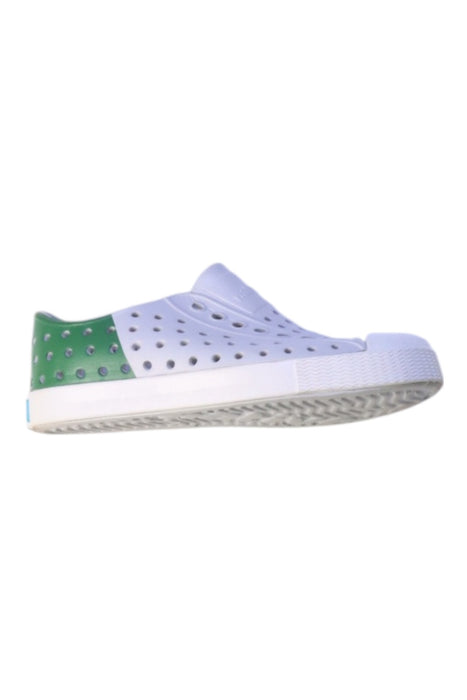 A White Aqua Shoes from Native Shoes in size 3T for neutral. (Front View)