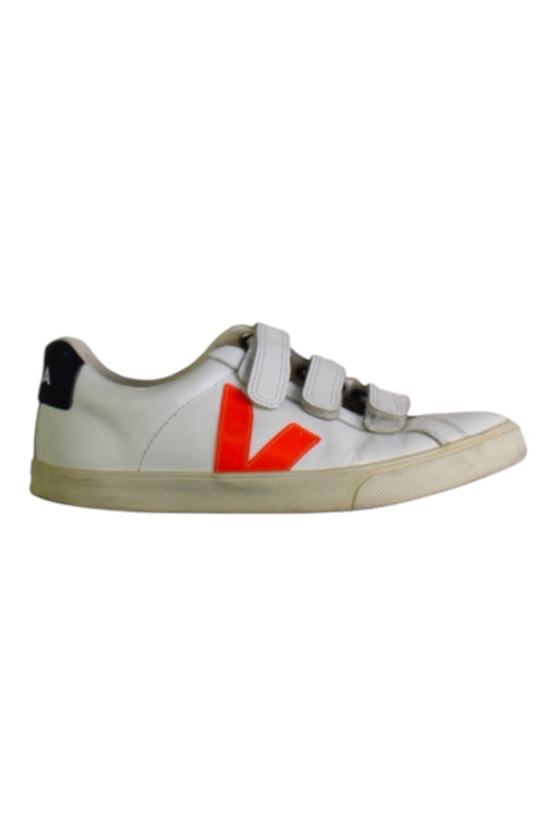 A White Sneakers from Veja in size 12Y for boy. (Front View)