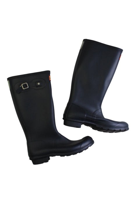 A Black Rain Boots from Hunter in size 12Y for neutral. (Back View)