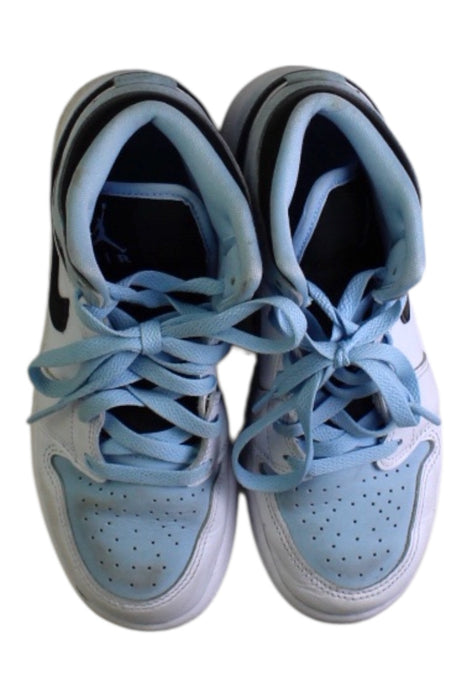 A Black Sneakers from Air Jordan in size 10Y for neutral. (Back View)