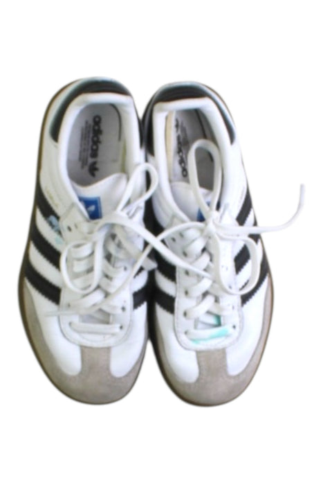 A White Sneakers from Adidas in size 5T for neutral. (Back View)