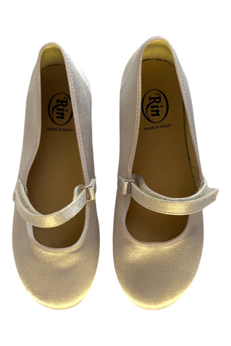 A Silver Flats from Rin in size 7Y for girl. (Back View)