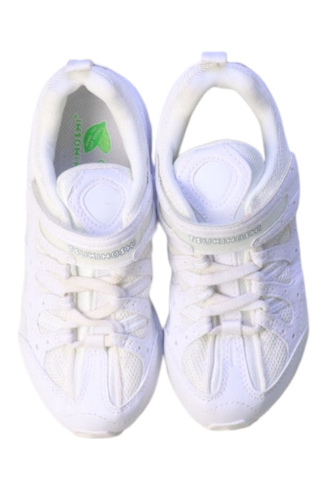 A White Sneakers from Tsukihoshi in size 6T for neutral. (Back View)