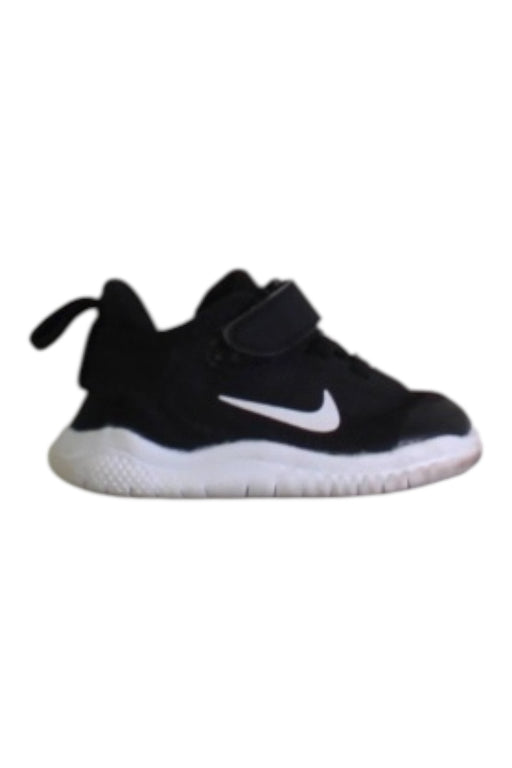 A Black Sneakers from Nike in size 6-12M for boy. (Front View)