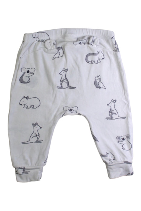 A White Casual Pants from Seed in size 3-6M for neutral. (Back View)