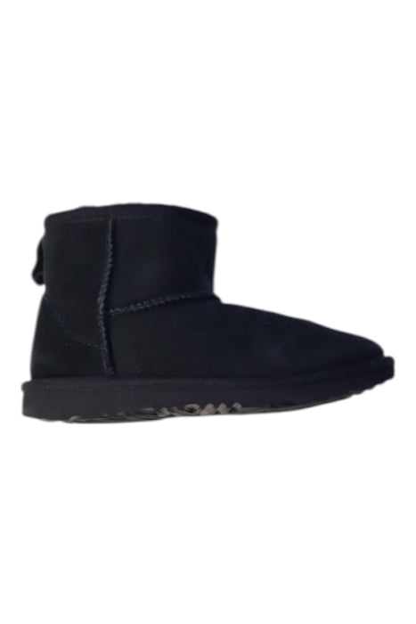 A Black Booties from UGG in size 7Y for neutral. (Front View)