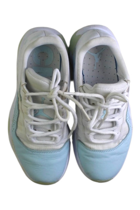 A White Sneakers from Air Jordan in size 10Y for neutral. (Back View)
