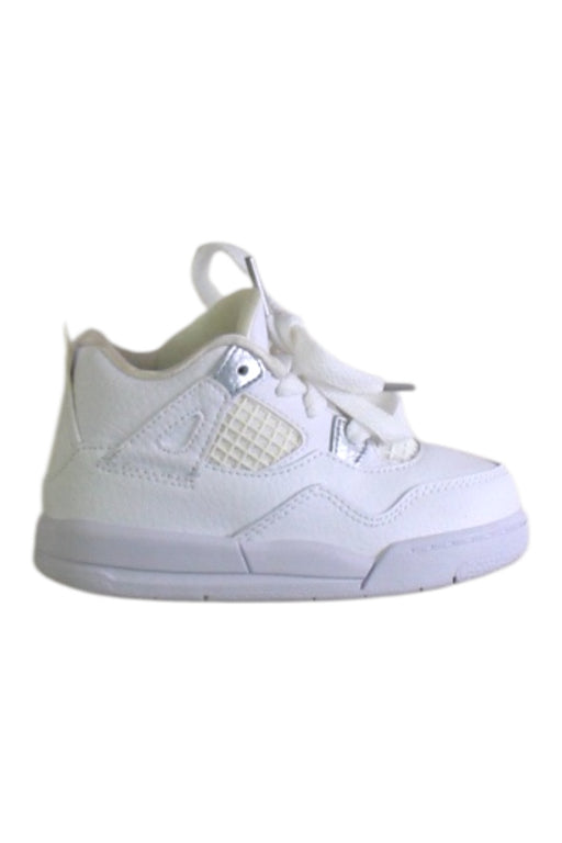 A White Sneakers from Air Jordan in size 18-24M for boy. (Front View)