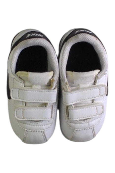A White Sneakers from Nike in size 18-24M for boy. (Back View)