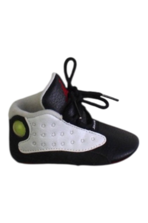 A Black Sneakers from Air Jordan in size 6-12M for boy. (Front View)