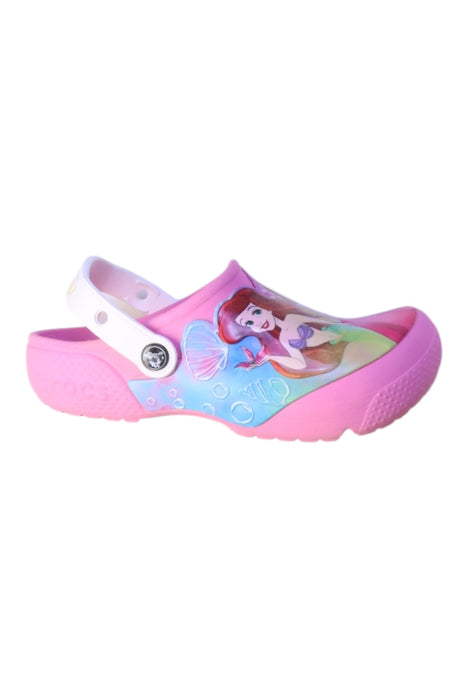 A Pink Sandals from Crocs in size 7Y for girl. (Front View)
