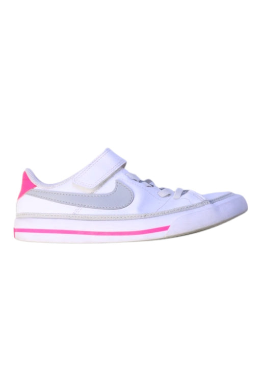 A White Sneakers from Nike in size 6T for girl. (Front View)