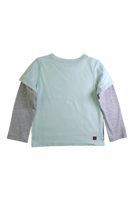 A Grey Long Sleeve T Shirts from Tea in size 3T for boy. (Back View)