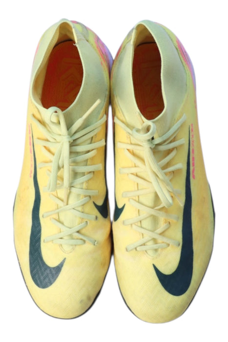 A Yellow Cleats/Soccer Shoes from Nike in size 14Y for boy. (Back View)