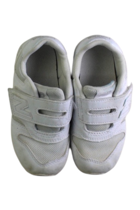 A White Sneakers from New Balance in size 4T for boy. (Back View)