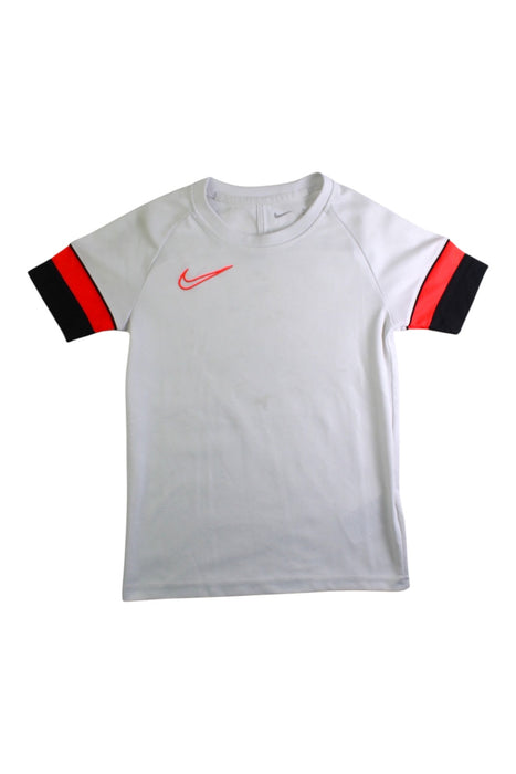 A White Short Sleeve T Shirts from Nike in size 7Y for boy. (Front View)