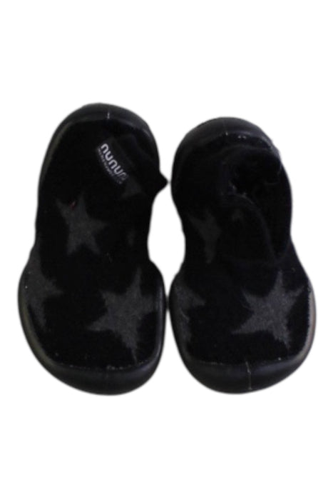 A Black Slippers from Collegien in size 18-24M for boy. (Back View)