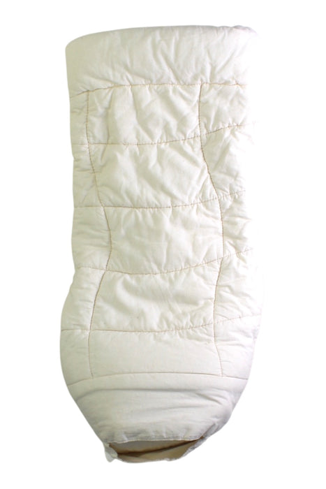 A Ivory Swaddles from Ergobaby in size 0-3M for neutral. (Back View)