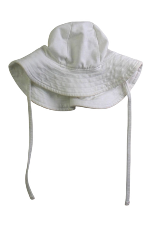 A White Sun Hats from Lindex in size Newborn for neutral. (Front View)