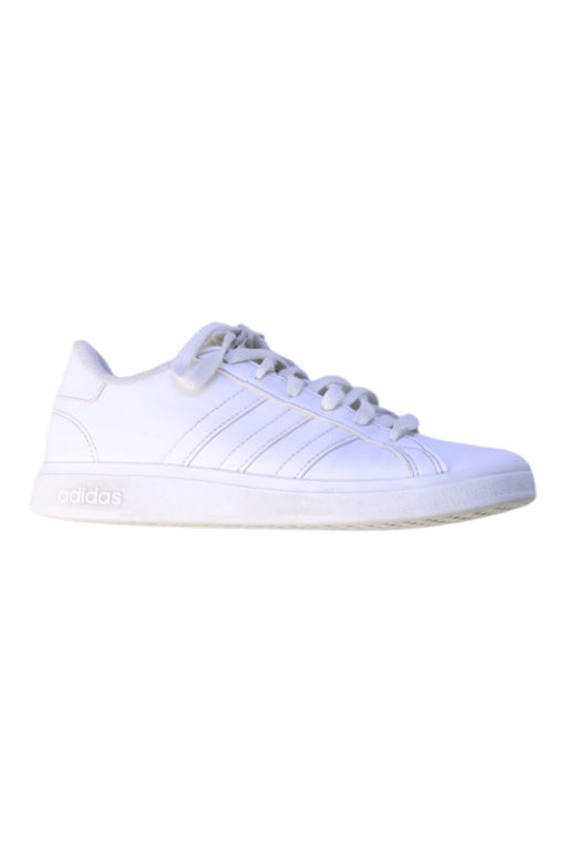 A White Sneakers from Adidas in size 11Y for neutral. (Front View)