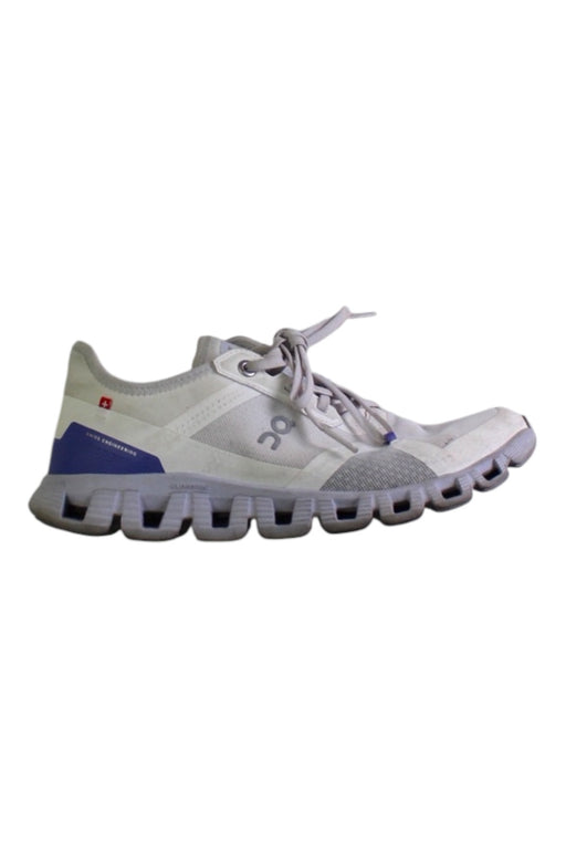 A White Sneakers from On in size 12Y for neutral. (Front View)