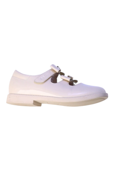 A White Dress Shoes from Dr. Kong in size 5T for girl. (Front View)