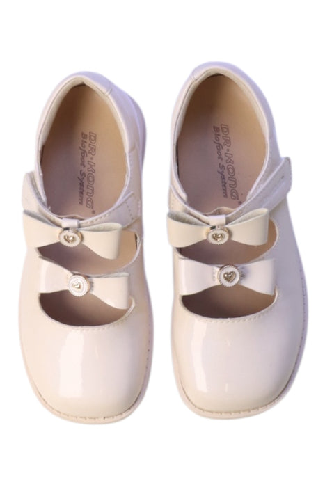 A White Dress Shoes from Dr. Kong in size 5T for girl. (Back View)