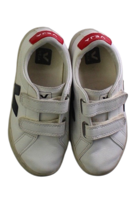 A White Sneakers from Veja in size 6T for maternity. (Back View)