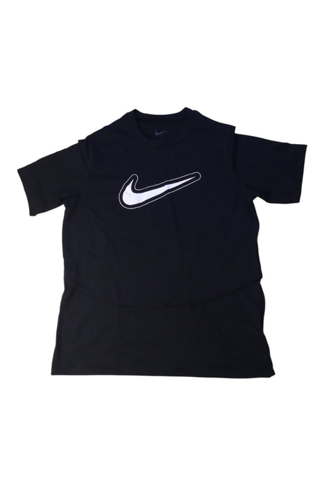 A Black Short Sleeve T Shirts from Nike in size 10Y for girl. (Front View)