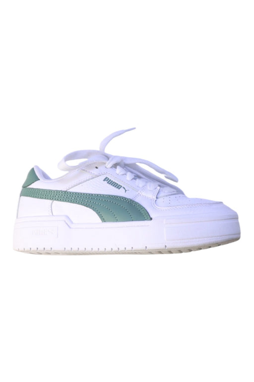 A White Sneakers from Puma in size 11Y for girl. (Front View)