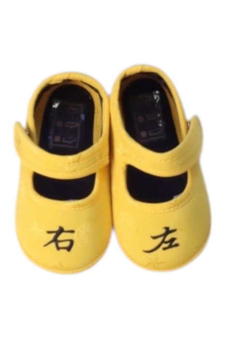 A Yellow Flats from Shanghai Tang in size 6-12M for neutral. (Back View)