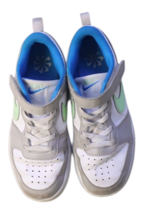 A White Sneakers from Nike in size 7Y for boy. (Back View)