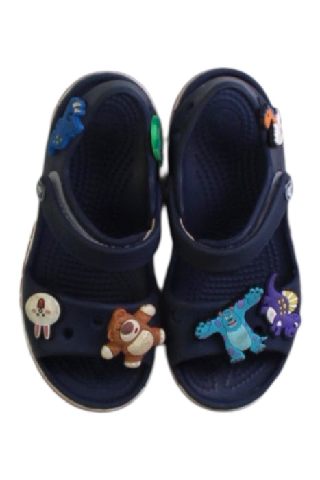 A Navy Sandals from Crocs in size 4T for neutral. (Back View)