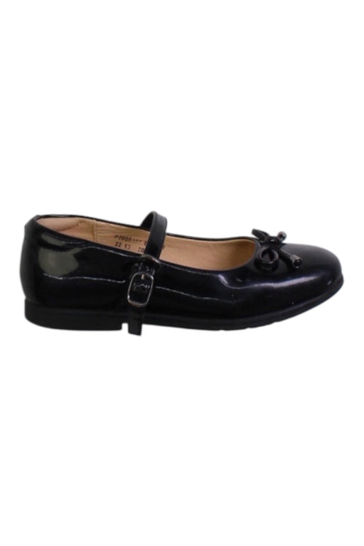 A Black Flats from Dr. Kong in size 6T for girl. (Front View)