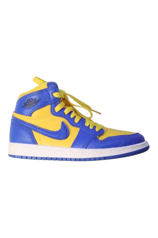A Blue Sneakers from Air Jordan in size 7Y for boy. (Front View)