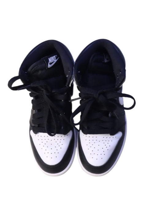 A White Sneakers from Air Jordan in size 7Y for boy. (Back View)