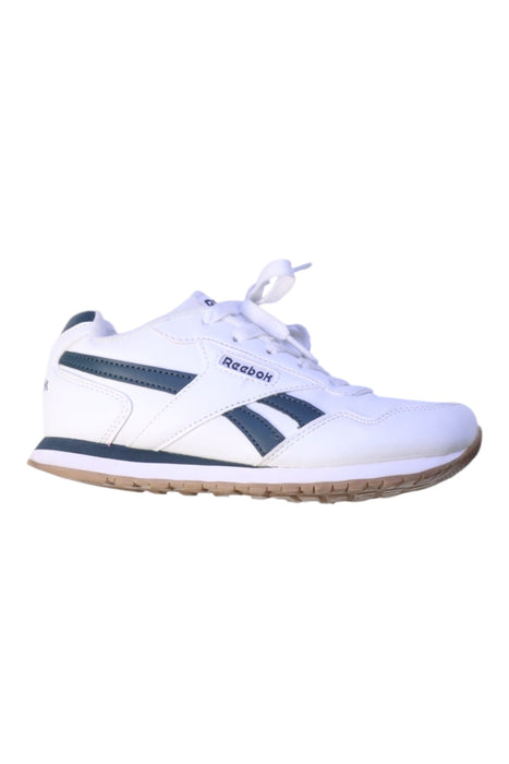 A White Sneakers from Reebok in size 7Y for boy. (Front View)