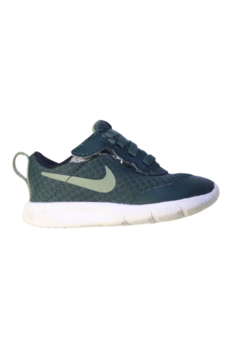 A Green Sneakers from Nike in size 18-24M for neutral. (Front View)