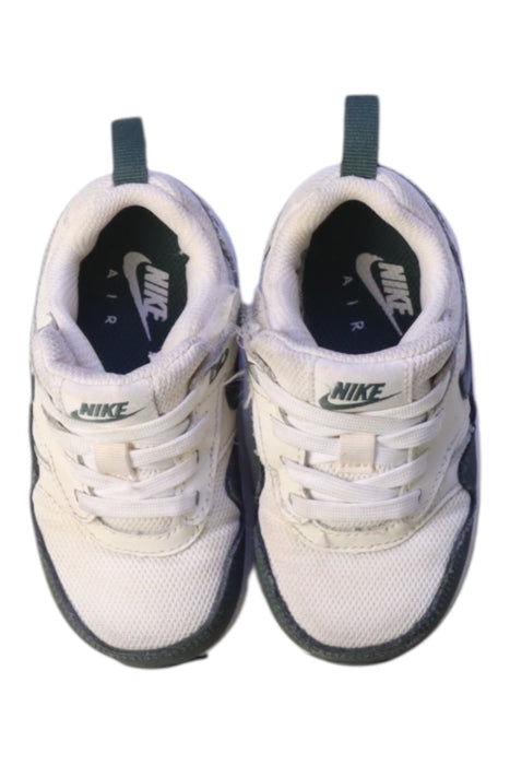 A White Sneakers from Nike in size 18-24M for neutral. (Back View)