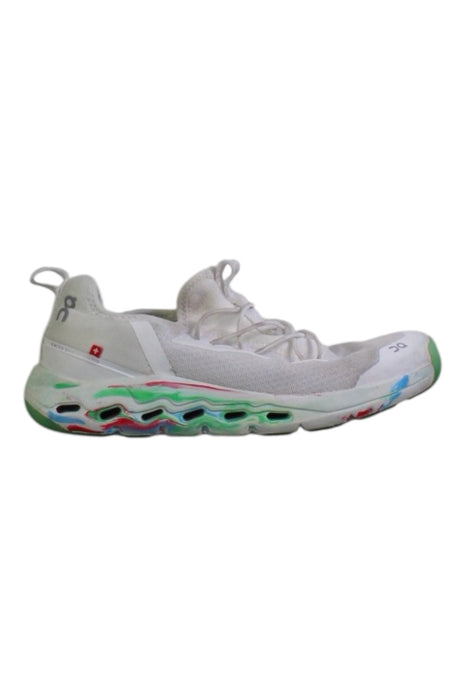 A White Sneakers from On in size 9Y for neutral. (Front View)