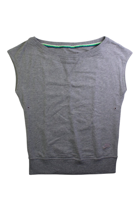 A Grey Sleeveless Tops from Nike in size 7Y for girl. (Front View)