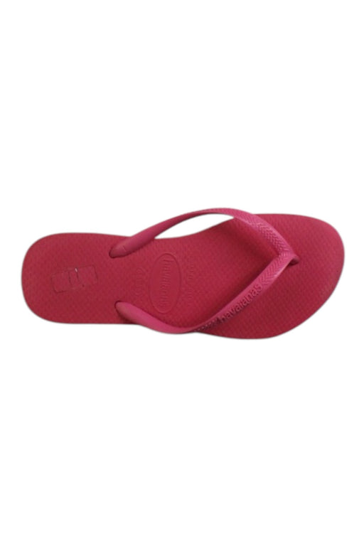 A Red Flip Flops from Havaianas in size 10Y for girl. (Front View)