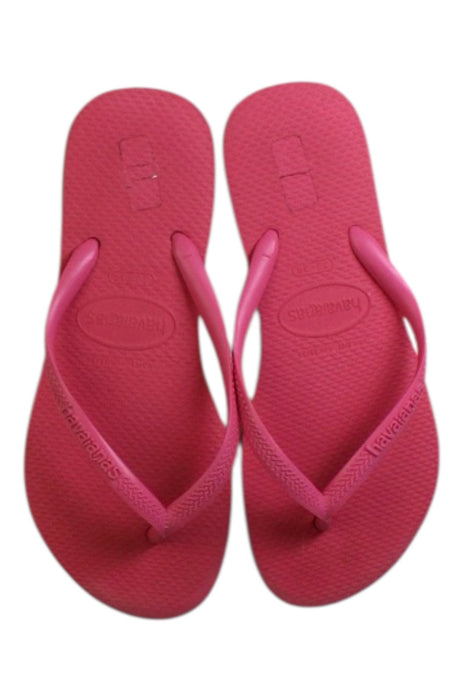 A Red Flip Flops from Havaianas in size 10Y for girl. (Back View)