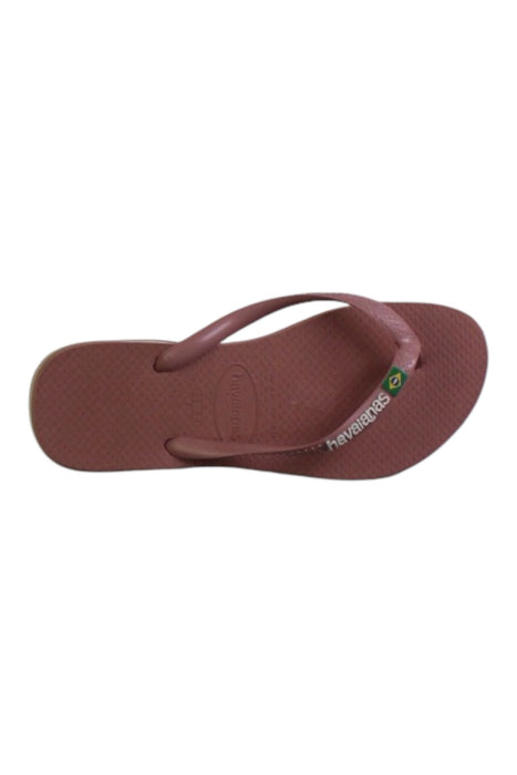 A Burgundy Flip Flops from Havaianas in size 10Y for girl. (Front View)