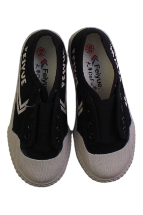 A Black Sneakers from Feiyue in size 7Y for neutral. (Back View)