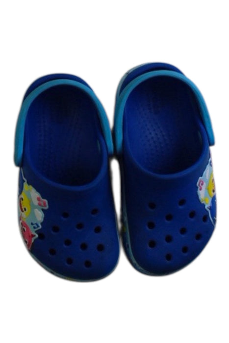 A Blue Clogs from Crocs in size 18-24M for neutral. (Back View)